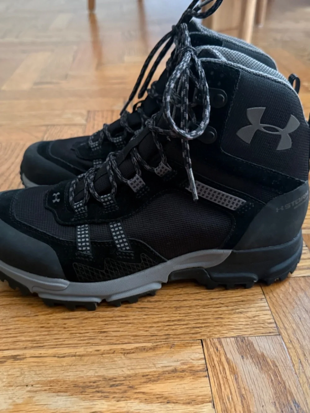 Under Armour Women’s Hiking Boots Waterproof Black Size 9.5